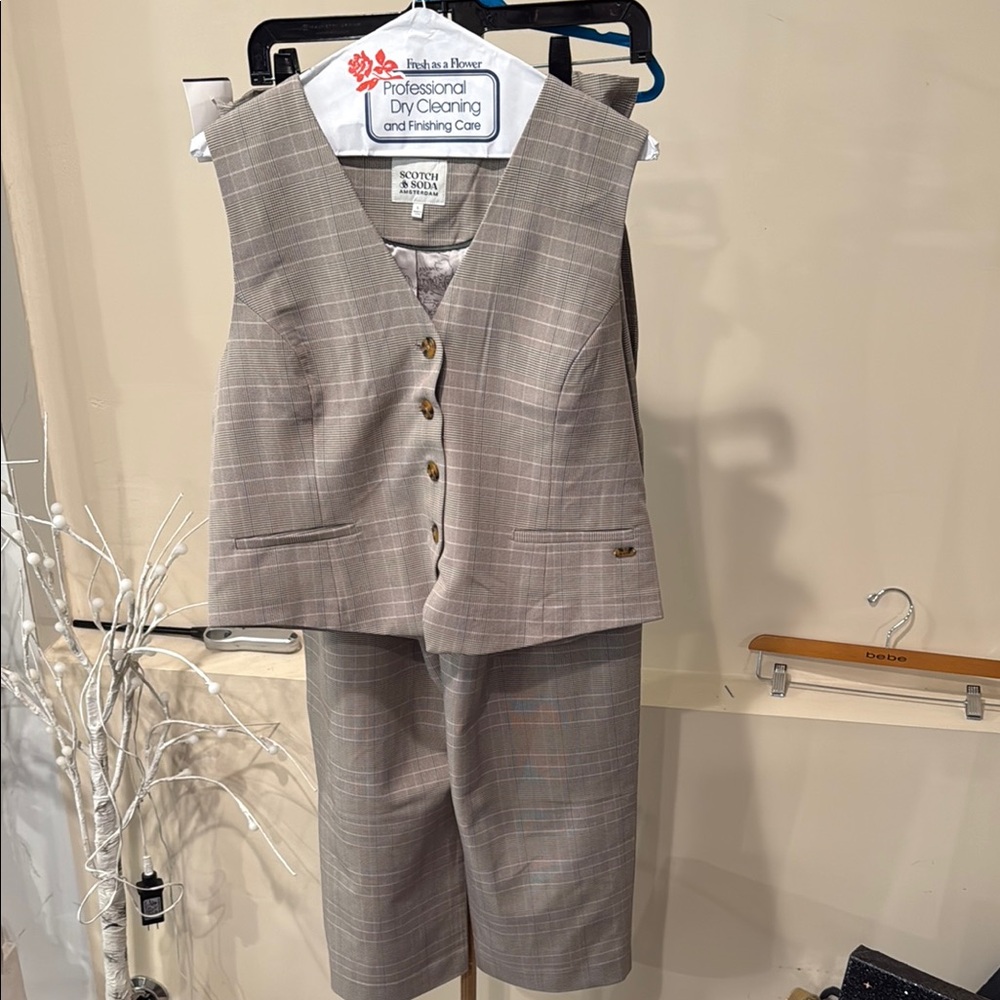 Women’s 2 piece Scotch  and soda  earth tone Plaid Suit Vest and Pants Set
